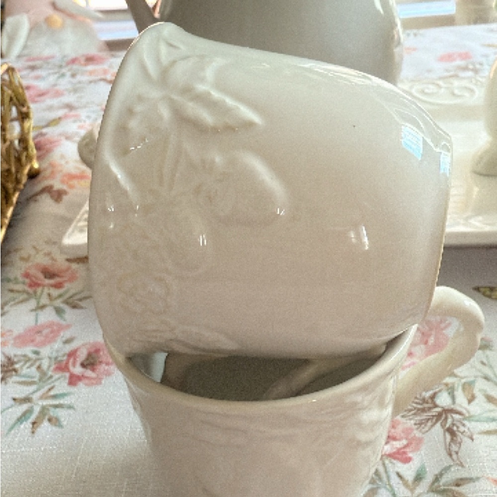 Elegant Cream Porcelain Teacup Set - Picture 3 of 4